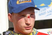 Op maandag bleek dat Adriaenssen een dubbele neusbeenbreuk had opgelopen in Vesoul.